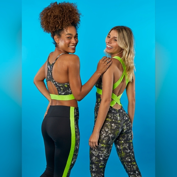 Stylish Women's Black and Green Camo Leggings - Picture 4 of 5